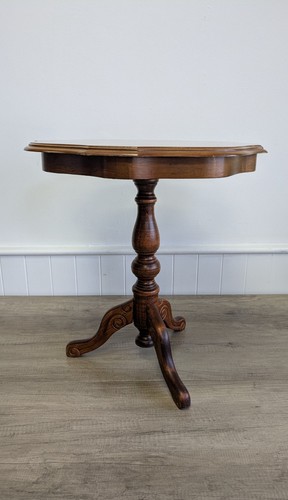Victorian style wavy - wavy, edged