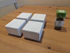 White 5cm screen / furniture raisers (carbon steel, self-adhesive)