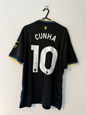 Signed Matheus Cunha