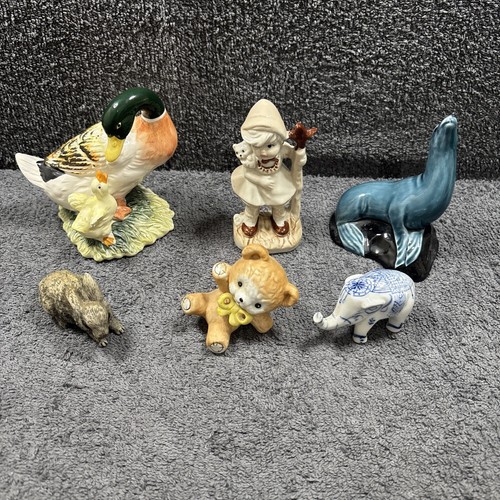Job lot pottery ornaments - of,