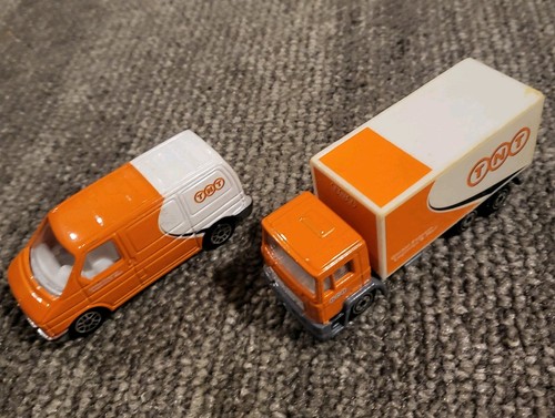 Tnt diecast model car - 2,