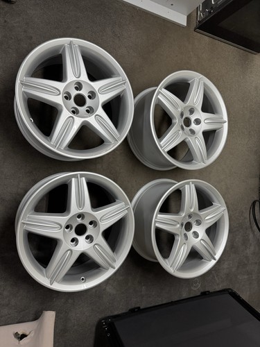 Jaguar type staggered set - staggered,