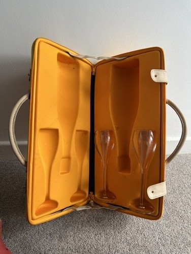 Veuve clicquot traveller - clicquot,