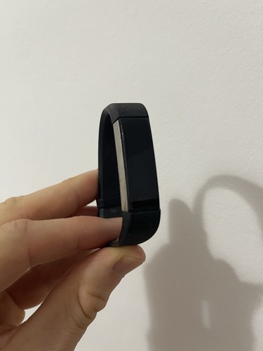 Fitbit alta fitness tracker - fitbit,