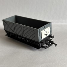 Hornby R9053 OO Gauge Thomas and Friends Troublesome Truck - Fast Post 