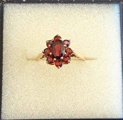 Ladies 9ct yellow gold ring