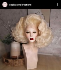 Blonde vintage wave Drag Queen