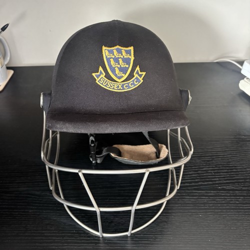 Player issued sussex cricket - player,