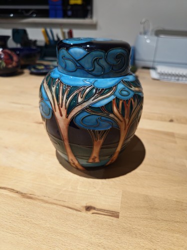 Moorcroft pottery ginger - 6",
