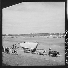 Photo covered wagon - photo:covered, track
