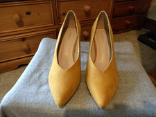 Mustard Suede Medium Heel size