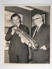 Graham Hill F1 Driver Golden Arrow Model Car RAC Exhibition 1972 VTG Press Photo