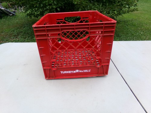 Turkey hill red white - white, letters