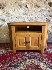 BEAUTIFUL SOLID OAK TV CABINET