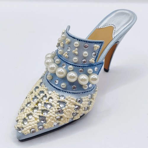 Just the right shoe - shoe, frosted