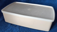 Vintage TUPPERWARE Rectangular Lunch/Storage  Box   - Very Good Condition