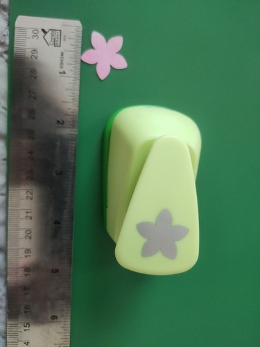 Woodware petal punch card - petal,