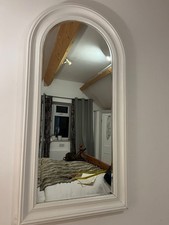 White Arched Wall Mirror –
