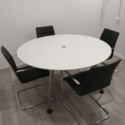 Person circular boardroom - circular,