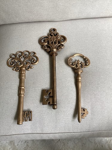 Large iron ornate keys - large,