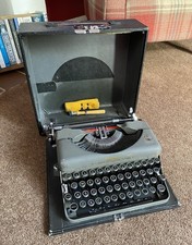 Vintage Typewriter IMPERIAL ‘The Good Companion’ Model T  with case & lid.