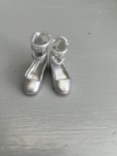 Stunning sindy style silver - stunning,