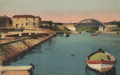 Canal arles port - port, bouc
