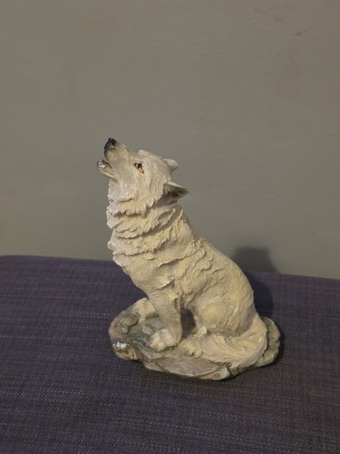 Willow hall howling wolf - hall,