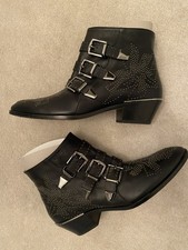 Chloe - Susanna Black & Gun