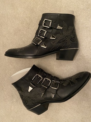 Chloe susanna black gun - chloe,