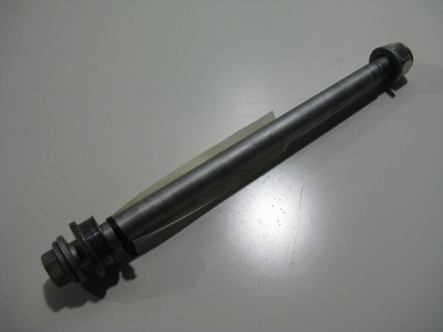 Rear thru axle - rear,