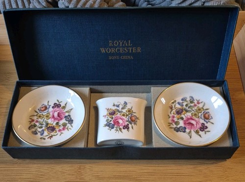 Royal worcester fine bone - royal,