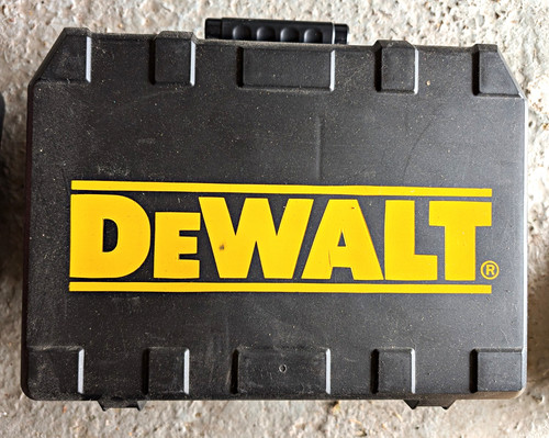 Dewalt dw625e router 240v - 240v, in