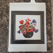 Thea Gouverneur Holland Linen Cross Stitch Kit #1064 "Anemone" 10" x 10" Unused