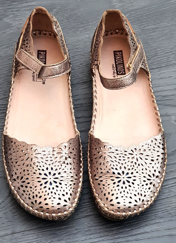 Pikolinos metallic gold