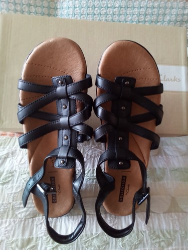 Clarks black leather manilla - black,