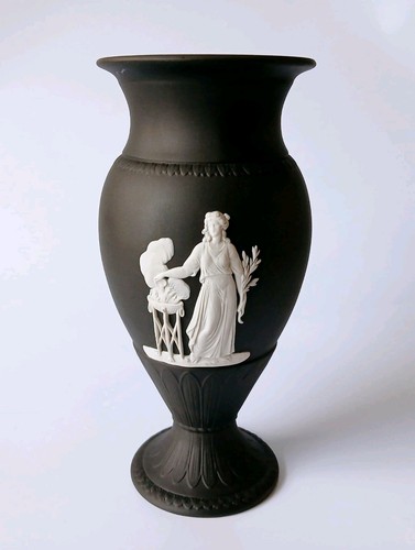 Wedgwood black jasper - black, footed