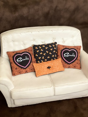 Sindy dolls set - set, cushions