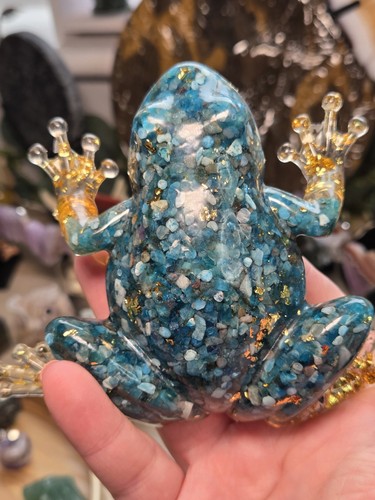 Apatite crystal chips resin - in,