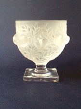 LALIQUE SIGNED " ELIZABETH"  VERY PRETTY & DETAILED BIRD IN FOLIAGE VASE IN VGC