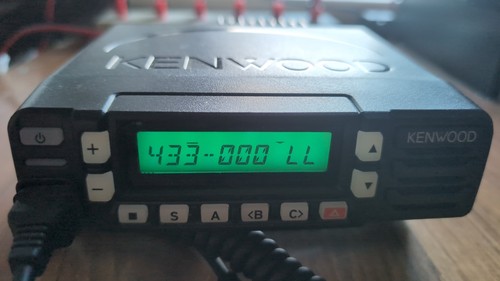 Kenwood 1800 uhf - uhf, dmr