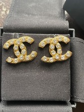 chanel cc gold metal crystals