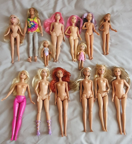 Large bundle dolls - 14,