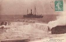 Bayonne - The Bar - Boat