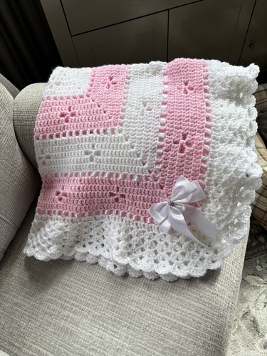 Hand crochet baby shawl - hand, 40