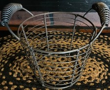 Sm. Primitive Wire Egg Basket
