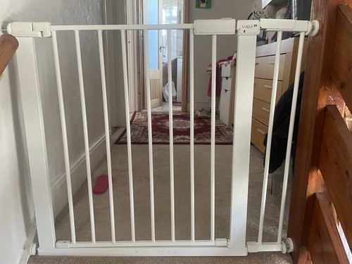 Cuggl safety gate
