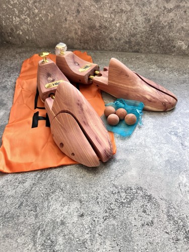 Cedar wood shoe stretcher - cedar,