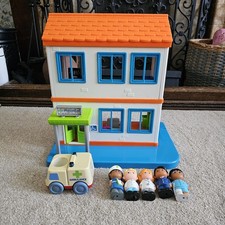 Vintage ELC Happyland Hospital Large Working Sounds/Lights Ambulance 5 Figures