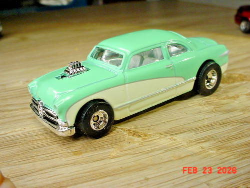 Hot wheels scale diecast - hot, 1/64